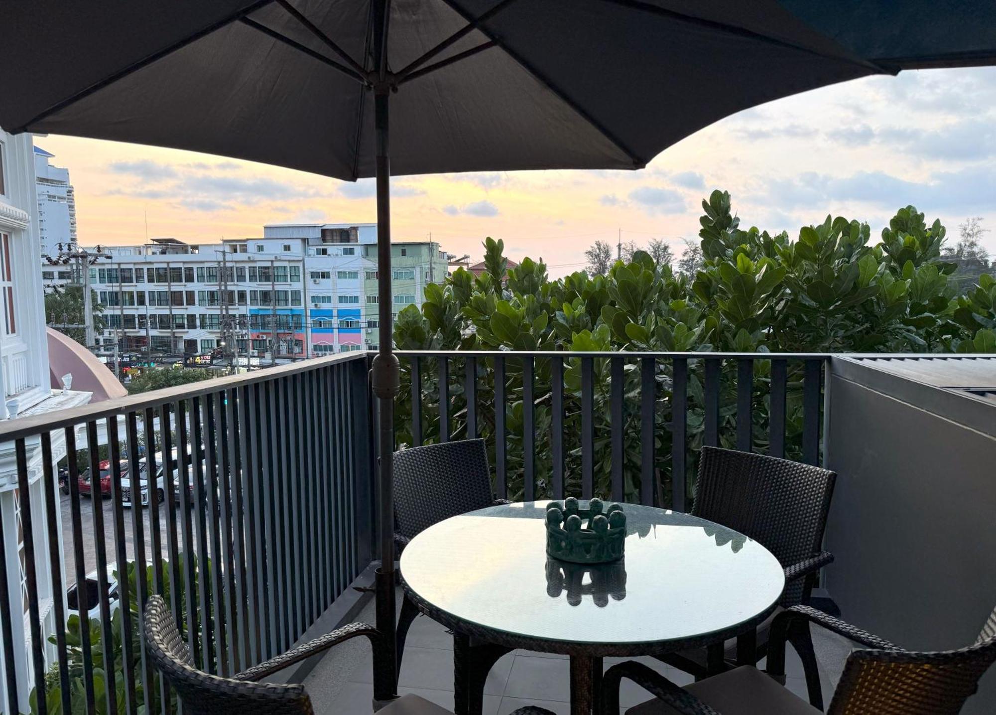 The Deck Condominium By Lofty Patong Buitenkant foto