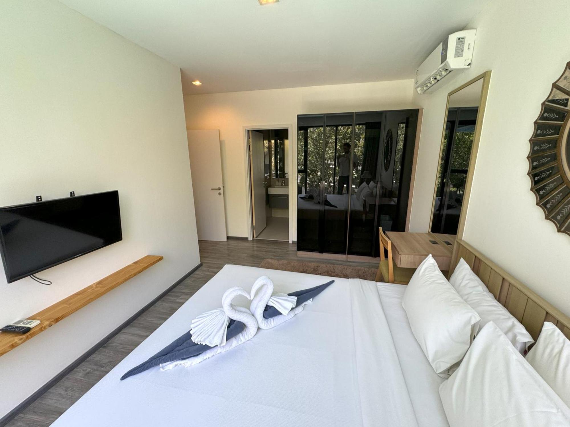 The Deck Condominium By Lofty Patong Buitenkant foto